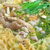 『辛ラーメン』で✪野菜たっぷり韓国風鍋